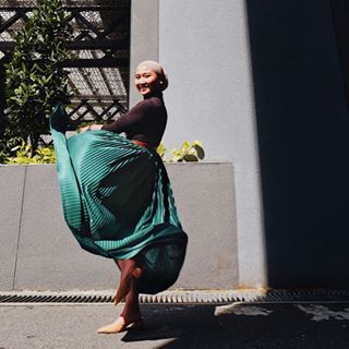 Skippin’ and twirlin’ through town cause it’s the start of a long weekend! Took out an old skirt from Uni from American Apparel that I was so obsessed...