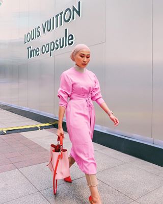 Spent some time teaching Umair about the history of Louis Vuitton last weekend ???? #tibi #lilitwoman #louisvuitton #louisvuittontimecapsulekl #louisv...